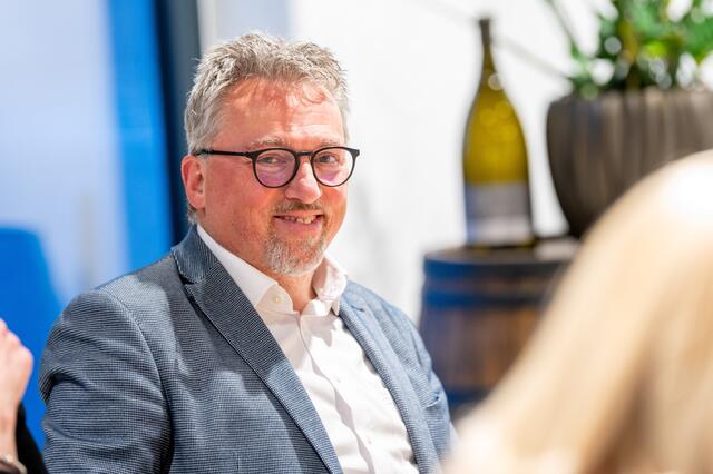 Der Hausherr Steffen Ueltzhöfer. | Foto: Christiana Kunz