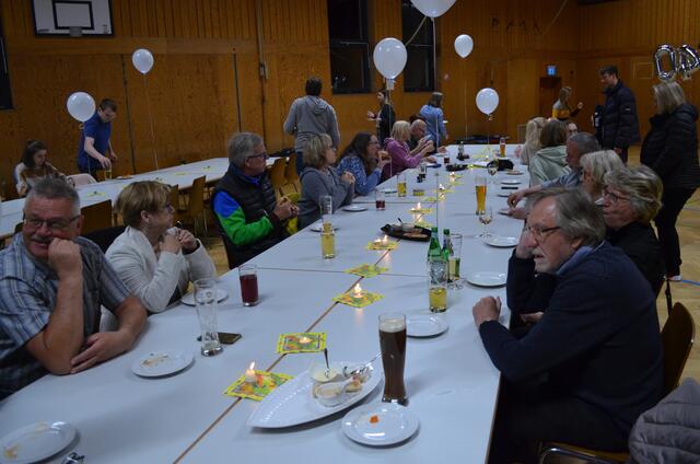 fast 40 Badmintonfreunde waren anwesend