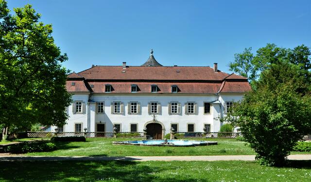 weiße Schloß in Jagsthausen