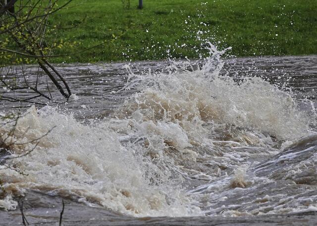 Die Brücke zum Scheurachshof ist noch da, aber weder sichtbar noch passierbar