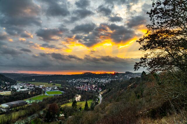 Blick über Möckmühl und das Jagsttal bei Sonnenuntergang