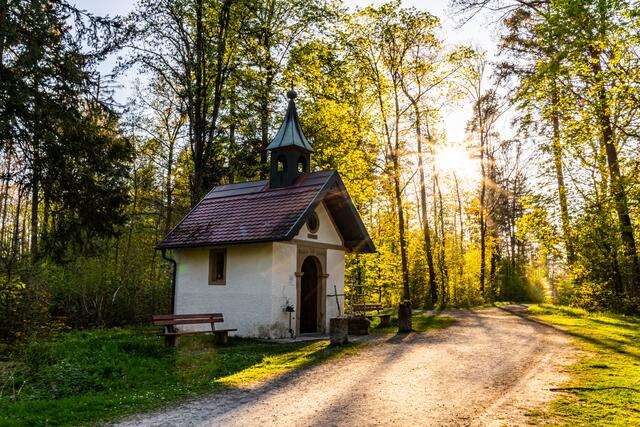 Herbolzheimer Käpelle bei Sonnenuntergang am Ostermontag -1-