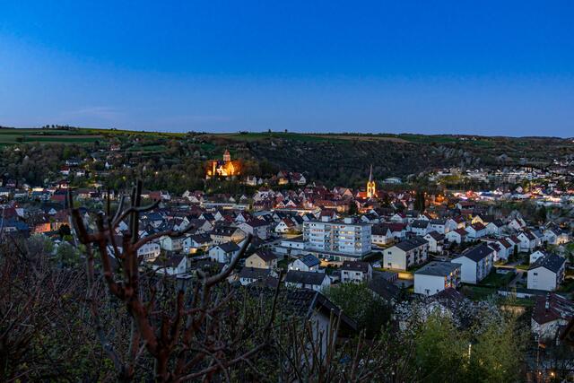 Blick auf Möckmühl zur Blauen Stunde
