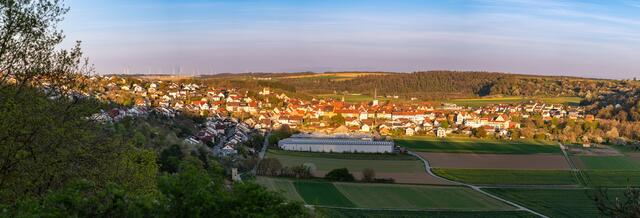 Panorama von Neudenau bei Sonnenuntergang