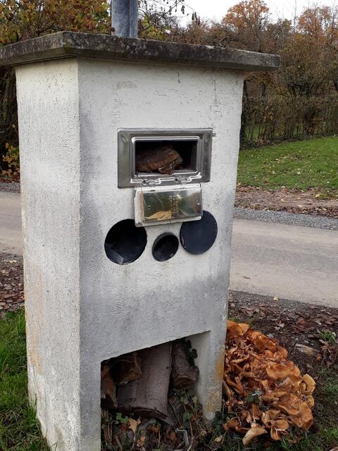 in das Maul passt ordentlich was rein.