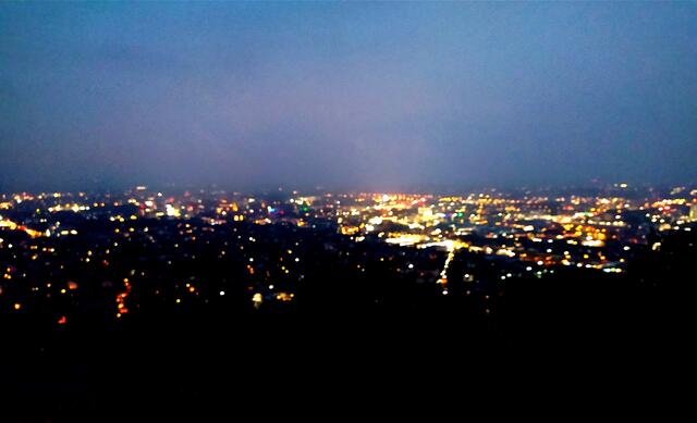 Blick auf Heilbronn - mit dem Handy leider unscharf....., aber trotzdem ganz romantisch :-)
