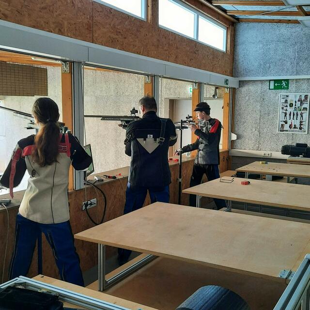 KK 3x20, stehend
