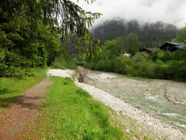Erst entlang des Weißenbach