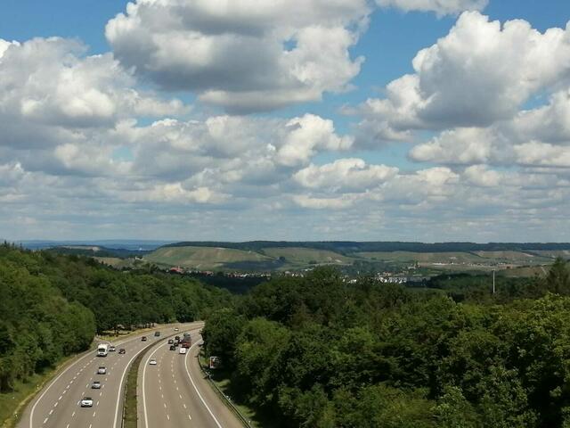 überqueren der Autobahn