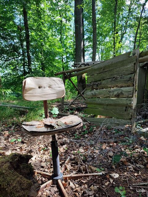 Lost Places, der Bürostuhl diente einst im Jägerstand. | Foto: Aurelia Kling