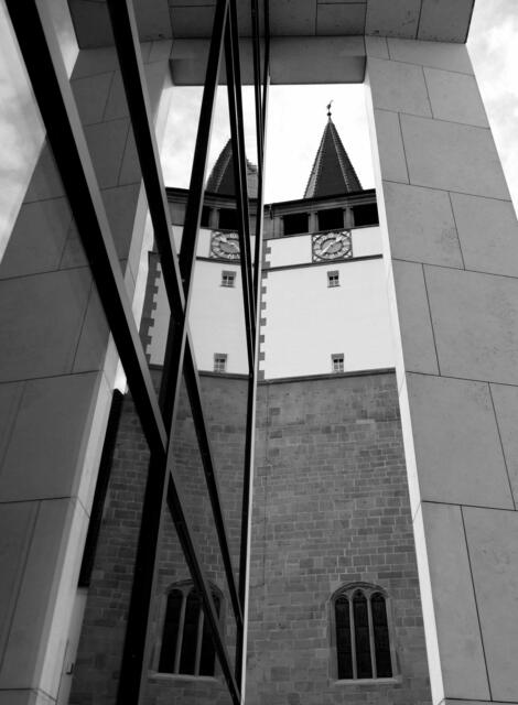 Spiegelung der Lorenzkirche (Foto: Karl-Heinz Wachtler)