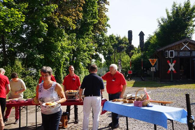 Reichlich Betrieb bei Essen und Trinken!