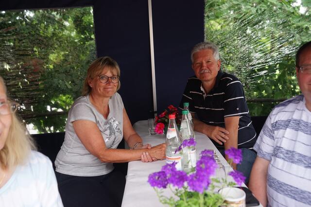 Unsere Gäste fühlen sich offensichtlich wohlversorgt! Jürgen Ott mit Ehefrau!