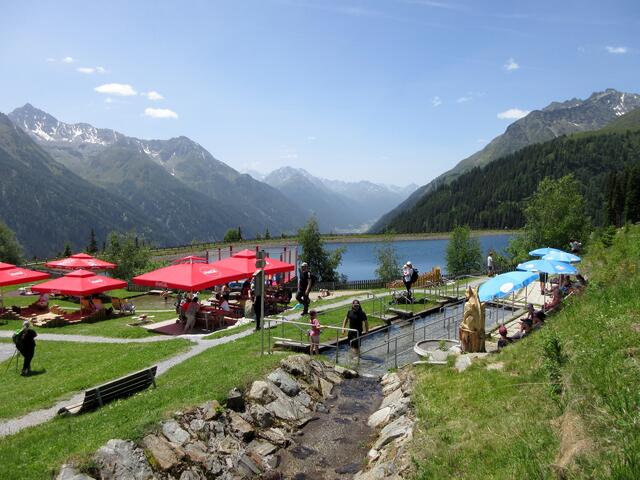 Sunny Mountain Erlebnispark, der an diesem Samstag von vielen Familien besucht wurde. Ein Paradies für Kinder.
