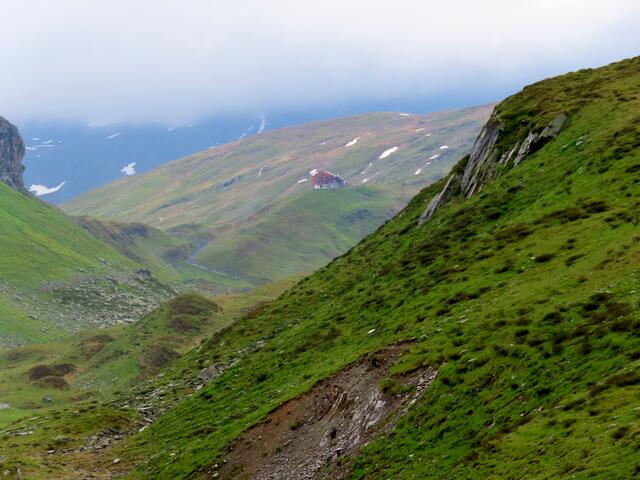 Wo manch andere Hütte erst nach der letzten Kurve auftaucht, sieht man die Heilbronner Hütte schon von Weitem.