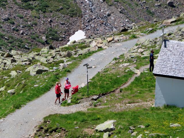 Für den Rückweg hatte man sich getrennt und dabei gegenseitig fotografiert, die beiden sportlichen hatten sehr schnell an Höhe gewonnen