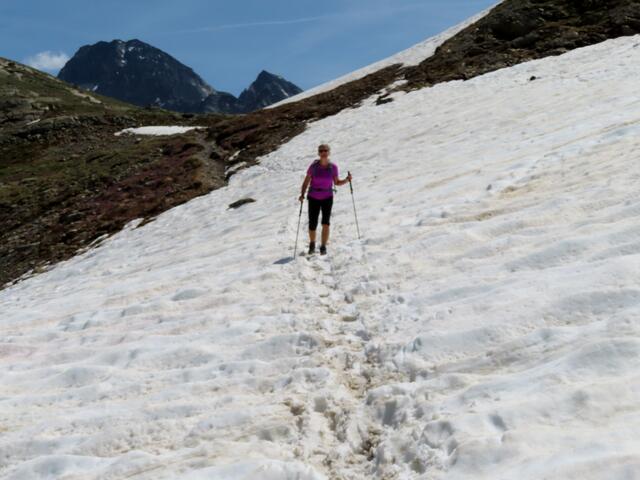Dieses Schneebrett sah noch harmlos aus, aber vom Abstieg ins Bieltal wurde von anderen Bergsteigern dringend abgeraten.