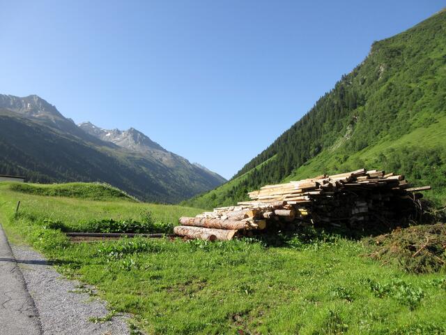 Eingang ins Jamtal von Galtür aus. Offiziell beginnt die Tour an der Menta Alm, wo auch viele zum großen Parkplatz hin fahren. Glücklicherweise war früh am Morgen noch nicht so viel los.