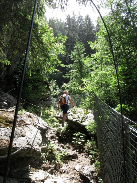 oben Seilgesichert zum Wasserfall