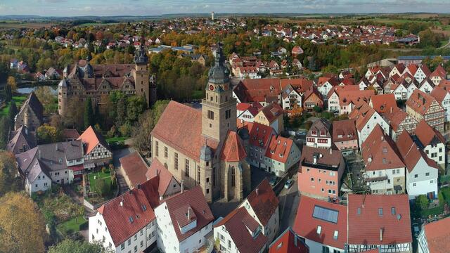 Stadtkirch mit Schloss