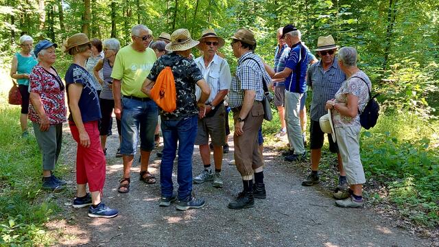 Mann trägt Hut, Frau auch