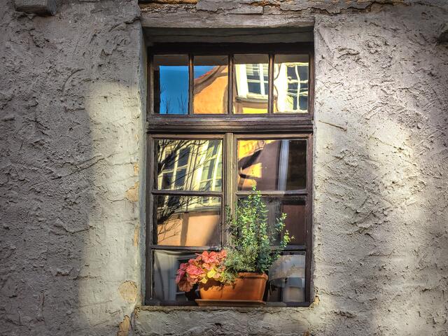 Ein Fenster in der Altstadt von Möckmühl.