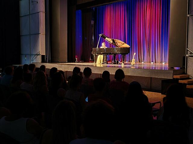 Zum Sommerkonzert von Forum neue Wege e.V. anlässlich des 20. Jubiläums wurde die bekannte Sängerin Sefora Nelson eingeladen.
