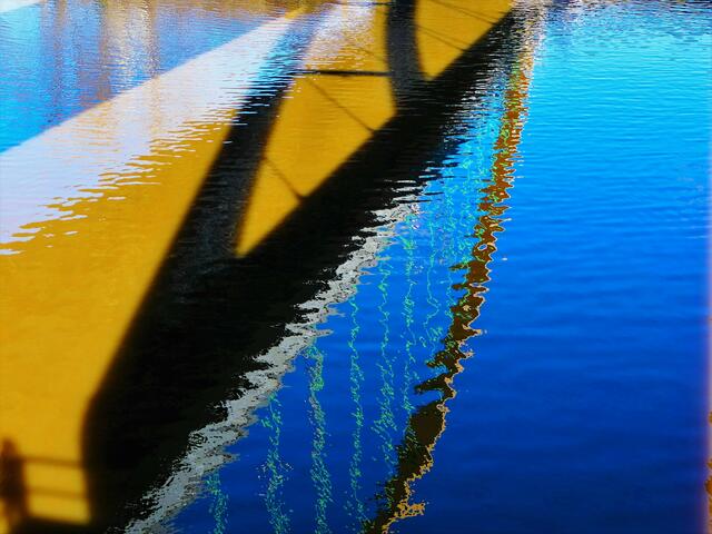 Spiegelung der Metz-Brücke