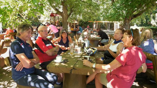 Einkehr in der Waldschänke bei Obereisesheim.