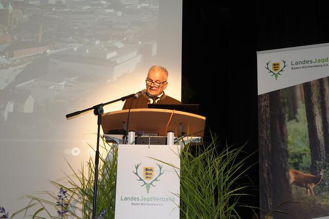 Kreisjägermeister Edgar Häußer stellte Heilbronn und den Landkreis einschließlich des Waldzustandes, der Niederwildpopulation und der örtlichen natürlichen Gegebenheiten vor.