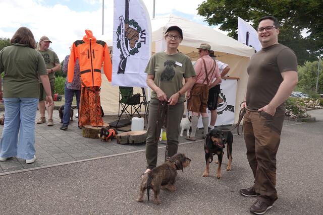 Mitglieder unserer Hundegruppe stellte ihre Jagdhunde vor.
