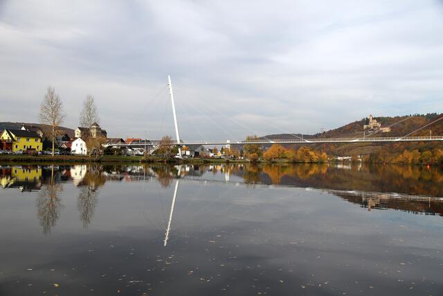 Brücke bei Haßmersheim mit Burg Hornberg