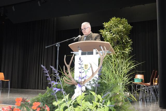 Kreisjägermeister Edgar Häußer begrüßte die Gäste und führte durch das Programm.