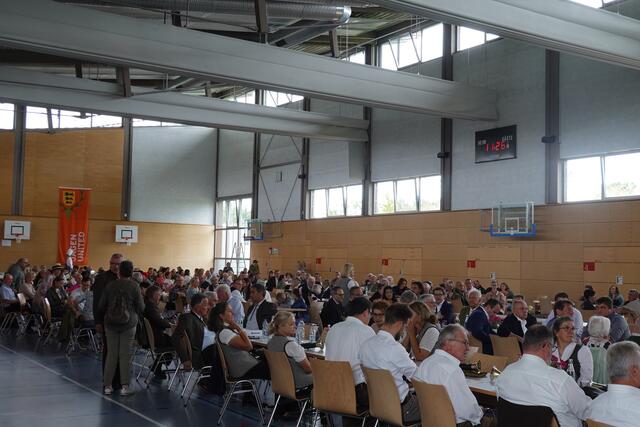 Keisjägermeister Edgar Häußer freute sich über die voll besetzte Halle.