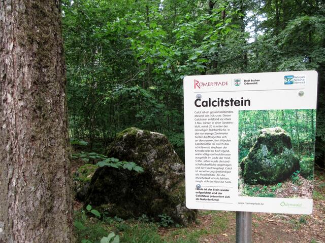 Hier mal ein Beispiel für die zahlreichen Hinweisschilder, die nun nicht direkt mit den Römern zu tun haben, aber für viel Abwechslung auf der Wanderung sorgen.
