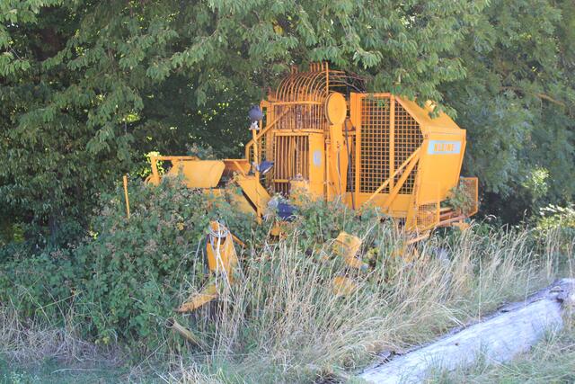 Vergessene Erntemaschine? Oberhalb Geislingen in der Nähe der Kochertalbrücke