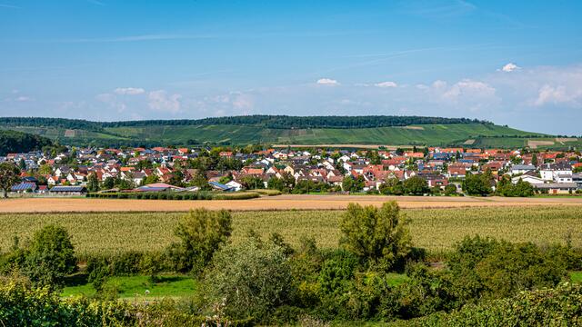 Nordhausen, im Hintergrund die Heuchelberger Warte
