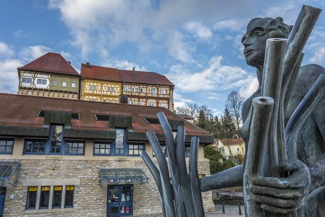 Talheim - Blick vom Jahreszeitenbrunnen zum Oberen Schloß