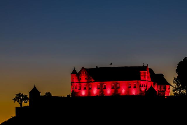Untergruppenbach - Burg Stettenfels in Rot am Tag der Beleuchtung