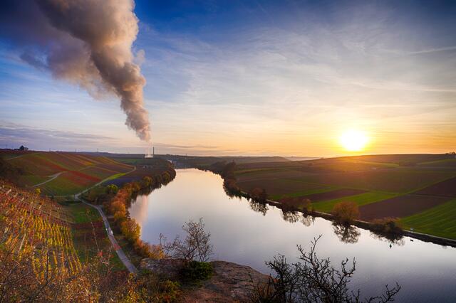 Blick vom Krappenfelsen auf den Neckar bei Sonnenuntergang