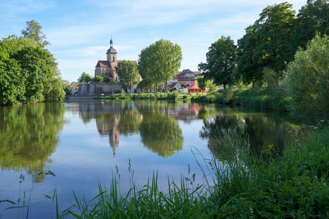 Regiswindiskirche mit Neckar