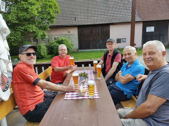 Wohl verdiente Mittagspause im Assulzer Hof