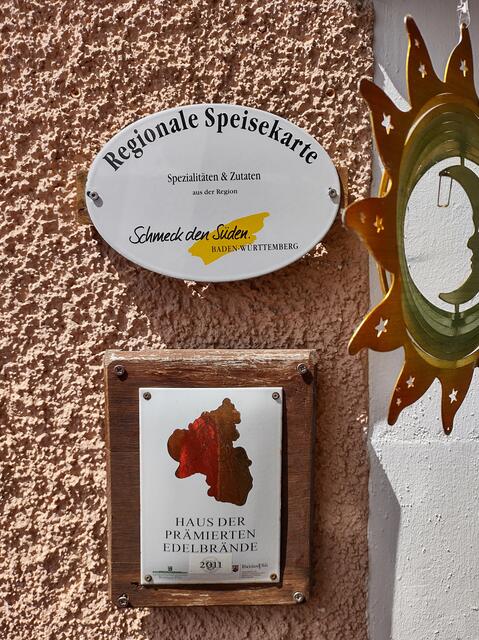 Assulzer Hof bekannt für gute Wildgerichte und Edelbrände