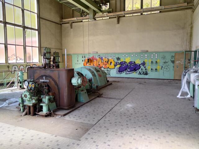 Generatorraum einer verlassenen Papierfabrik im Schwarzwald