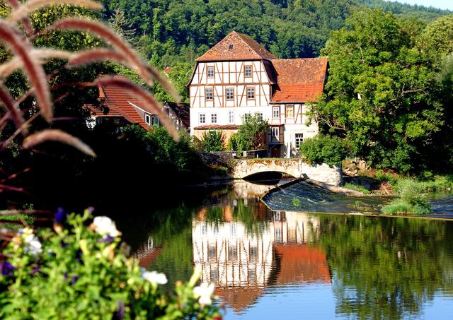 Die Kochermühle am Fluss. | Foto: Werner Möhler
