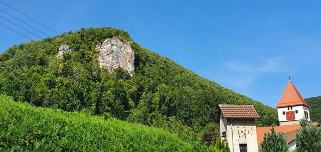 in Eybach: Blick zum Himmelsfelsen