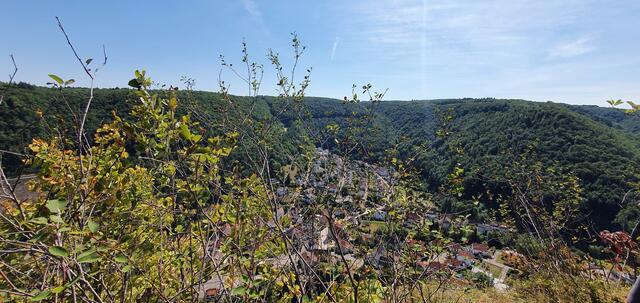 Aussicht vom Himmelsfelsen auf das Eybacher Tal und Eybach
