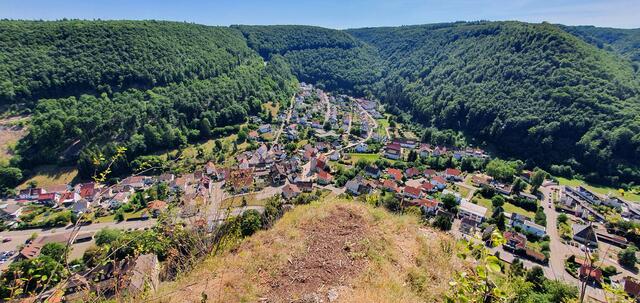 Aussicht vom Himmelsfelsen auf das Eybacher Tal und Eybach