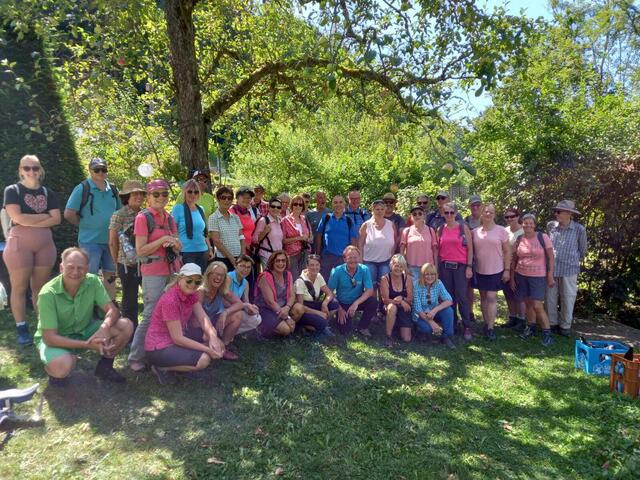 Gruppenfoto nach der etwas anderen Vesperpause bei Wanderfreunden der Ortsgruppe Eybach