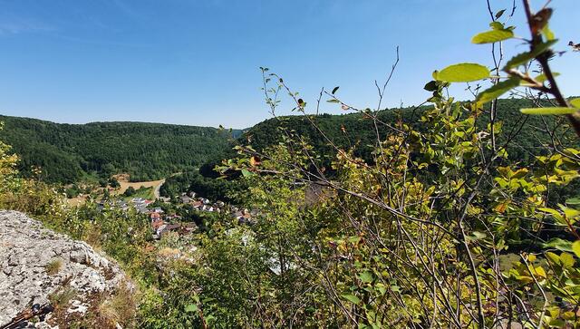 Aussicht vom Himmelsfelsen auf das Eybacher Tal und Eybach